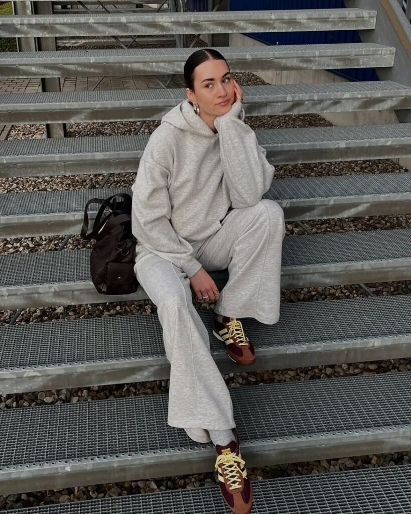 Use these 2 exact keywords for pin title: How to style sweatpants outfit aesthetic, Outfits with sweatpants. (Use these exact keywords for pin description: How to style sweatpants outfit aesthetic, Outfits with sweatpants, Cute sweatpants outfit for women, Sweatpants outfits, Outfit ideas sweatpants, Chill outfits)