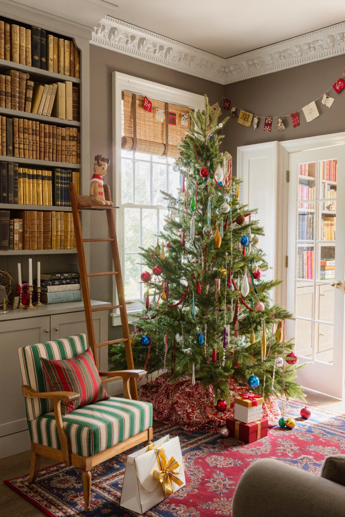 use these 2 exact keywords for pin title: vintage christmas decor ideas, vintage christmas aesthetic (use these exact keywords for pin description: vintage christmas decor ideas, vintage christmas aesthetic, vintage christmas decorations, vintage christmas ornaments, christmas aesthetic vintage, vintage xmas decor, vintage christmas home decor inspo, Retro Christmas Aesthetic, retro christmas decor)